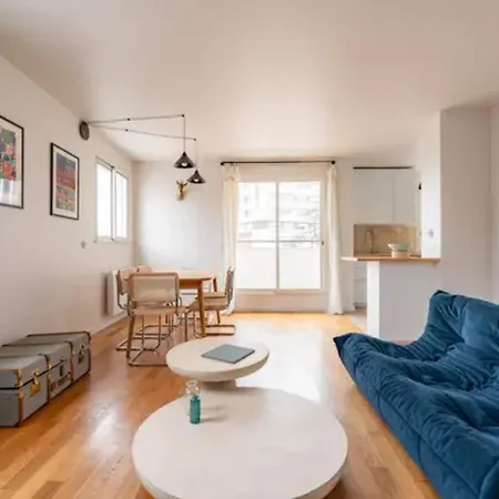 Apartment Large 3-bedroom With Terrace 15 Paris