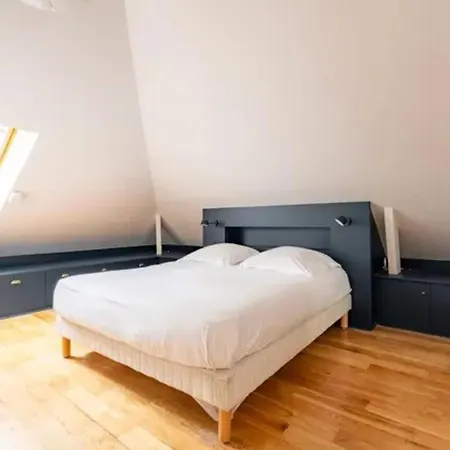 Large 3-bedroom With Terrace 15 Apartment *