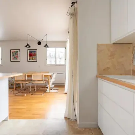 Apartment Large 3-bedroom With Terrace 15 Paris